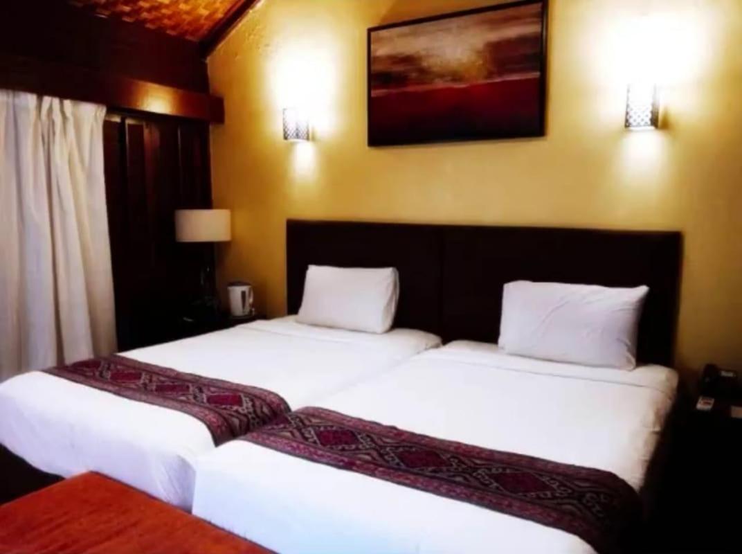 Shah's Hotel 3*