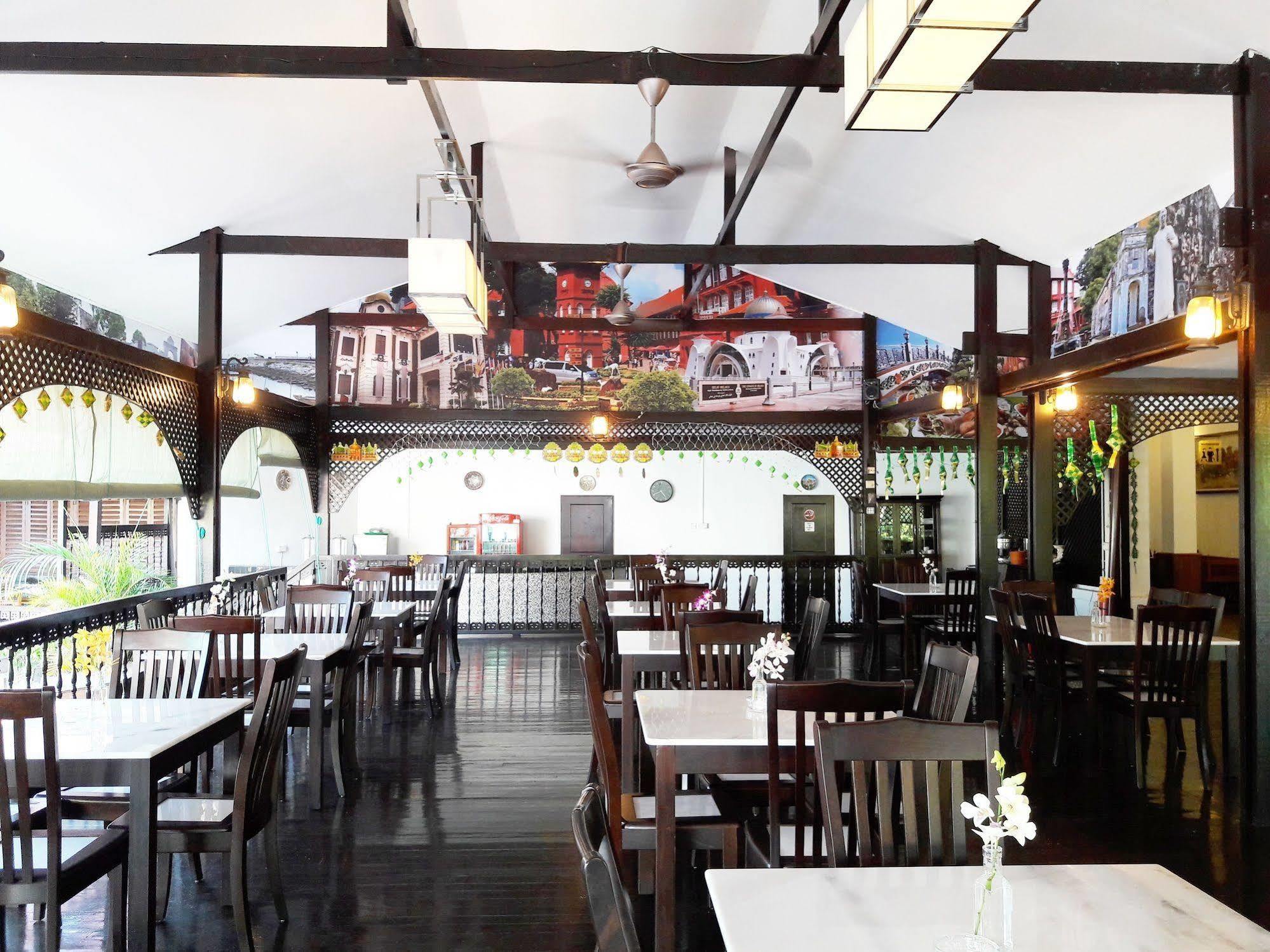 Shah's Hotel 3*